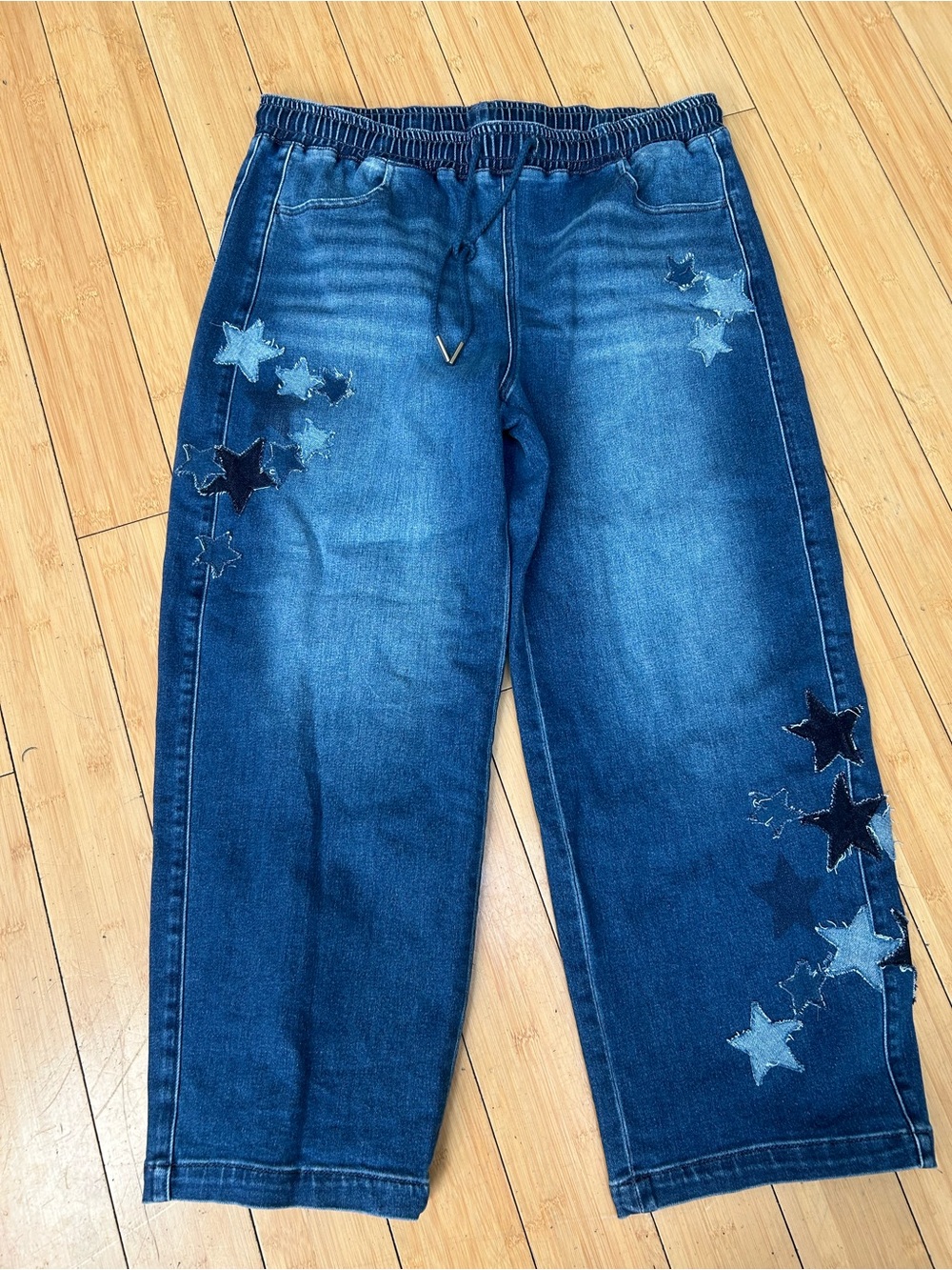 NWOT Risen Women’s Dark Blue Star Appliqué Jeans